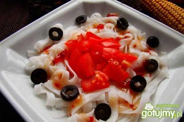 Makaron z sosem słodkim chilli 