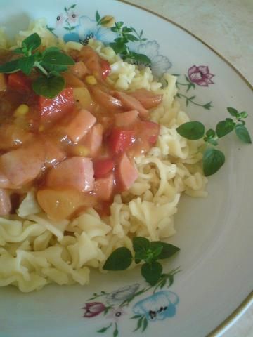 Makaron z sosem słodko-kwaśnym