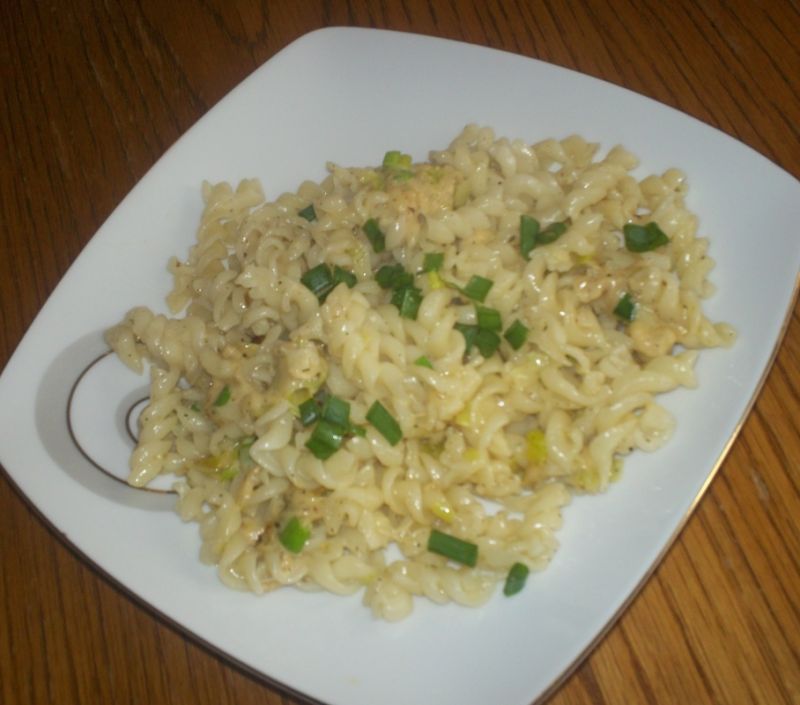 Makaron z sosem śmietanowym