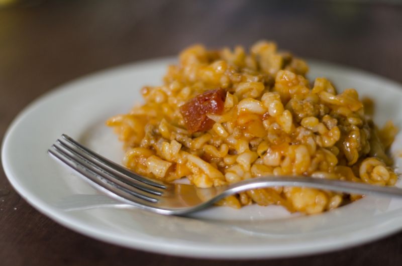 Makaron z sosem spaghetti