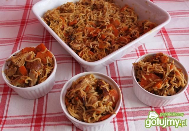 Makaron z sosem Tajskim Makaron z sosem Tajskim