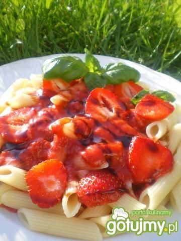 Makaron z sosem truskawkowym i chili Makaron z sosem truskawkowym i chili