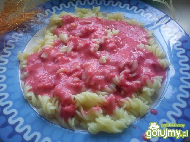 Makaron z sosem truskawkowym :P Makaron z sosem truskawkowym :P