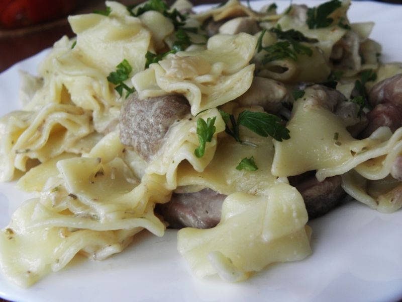 Makaron z sosem z maślaków