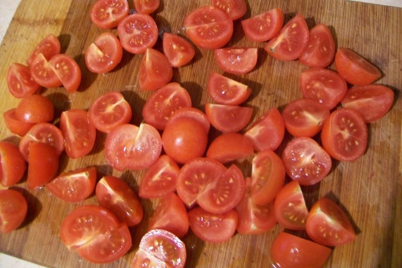 Makaron z suszonymi pomidorami i bazylią