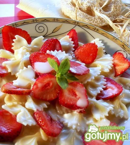 Makaron z truskawkami.