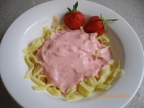 Makaron z truskawkami