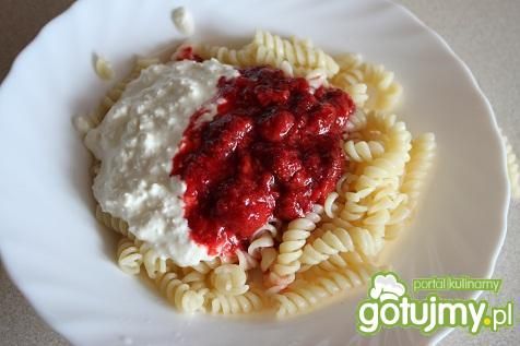 Makaron z truskawkami i serem  Makaron z truskawkami i serem