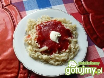 Makaron z truskawkami i śmietaną
