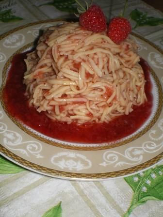 Makaron z truskawkowym dżemem  Makaron z truskawkowym dżemem
