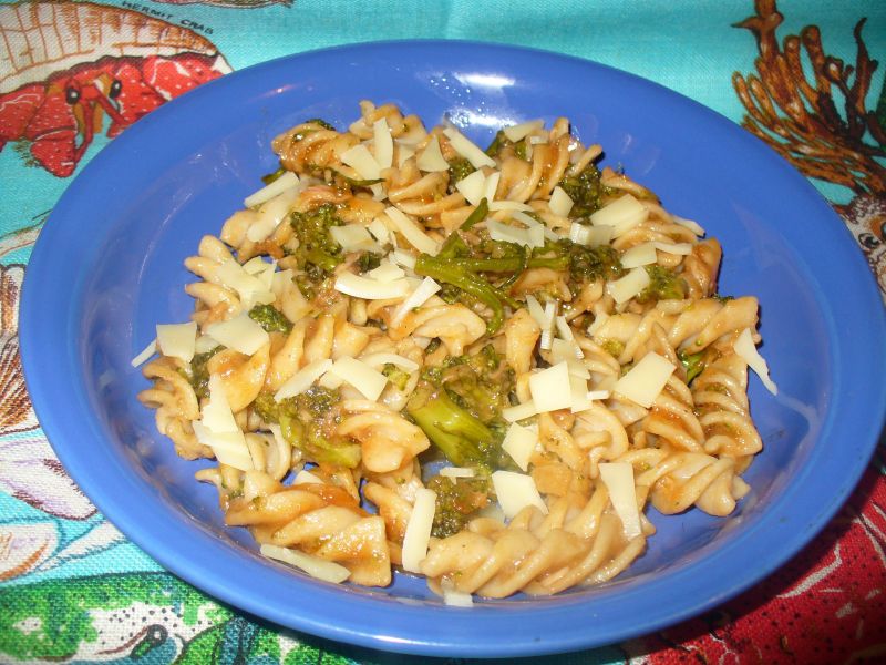 Makaron z tuńczykiem i brokułem Makaron z tuńczykiem i brokułem