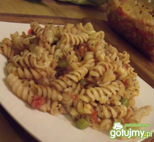 Makaron z tuńczykiem i groszkiem