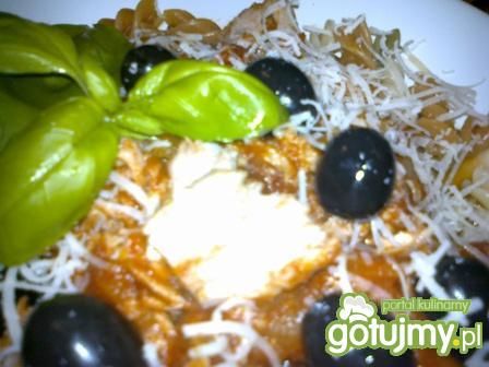 Makaron z tuńczykiem i oliwkami Makaron z tuńczykiem i oliwkami