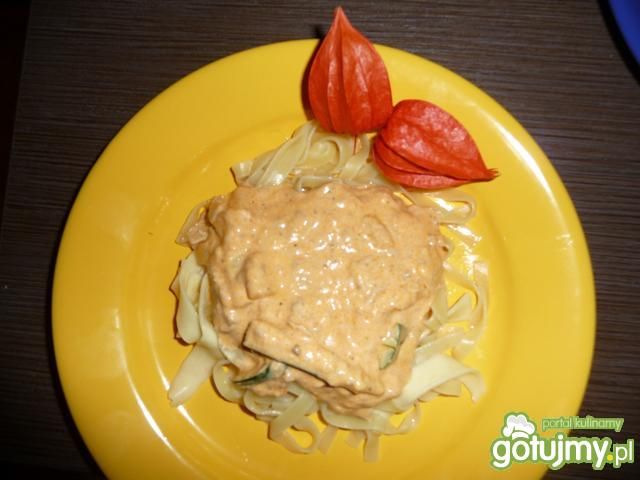 Makaron z tuńczykiem i pesto