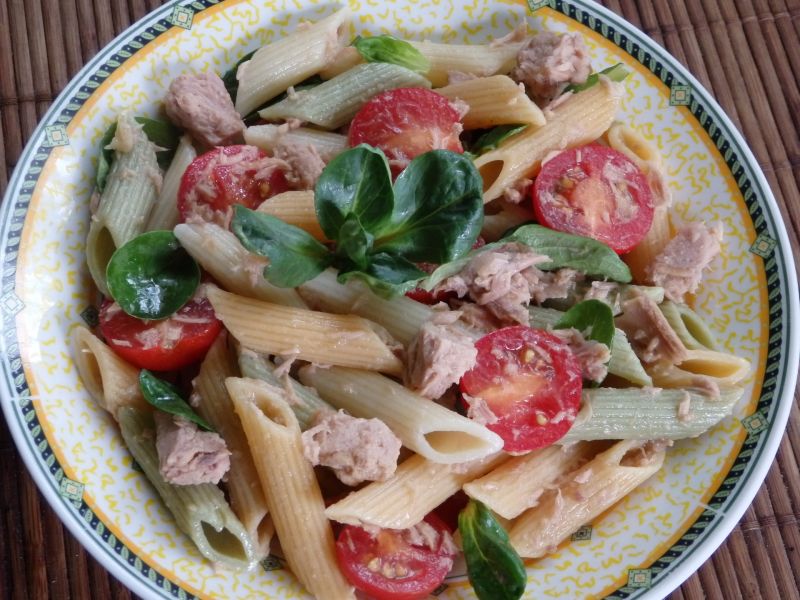 Makaron z tuńczykiem i roszponką