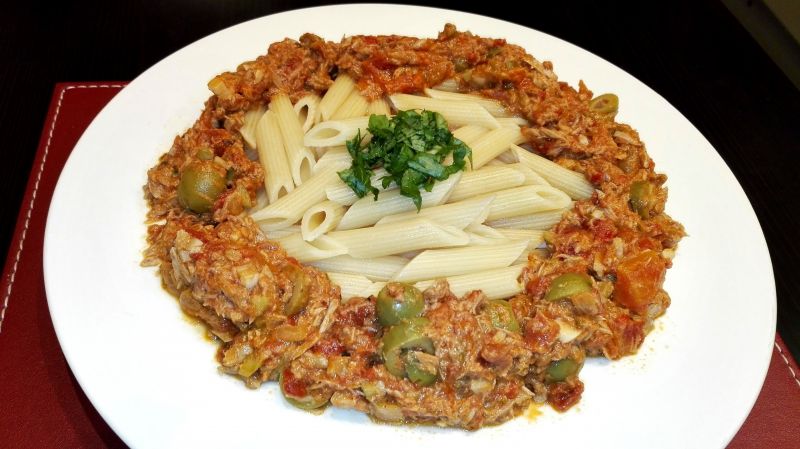 Makaron z tunczykiem i suszonymi pomidorami