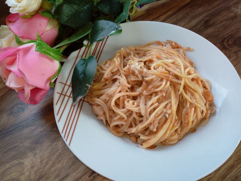 Makaron z tuńczykiem z puszki