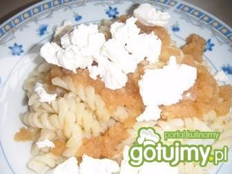 Makaron z twarogiem i bułką tartą Makaron z twarogiem i bułką tartą