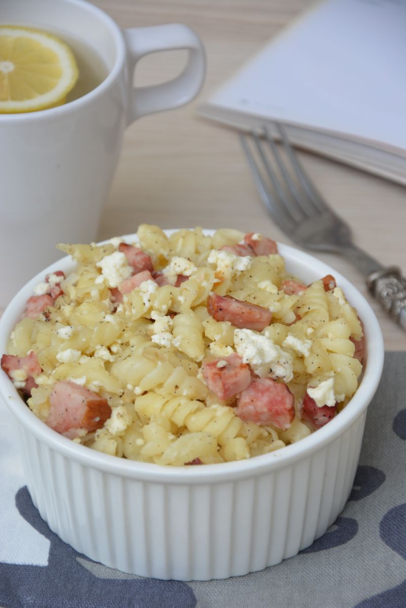 Makaron z twarogiem i wędzonką