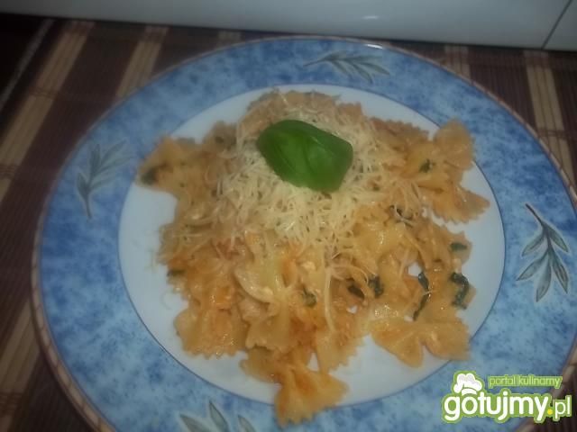 Makaron z twarożkiem i bazylią Makaron z twarożkiem i bazylią