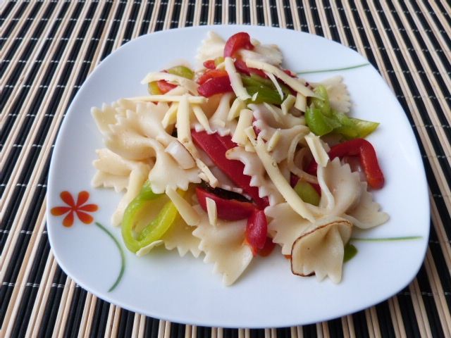 Makaron z warzywami i serem Makaron z warzywami i serem