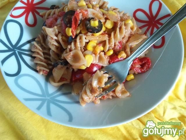Makaron z warzywami i tuńczykiem