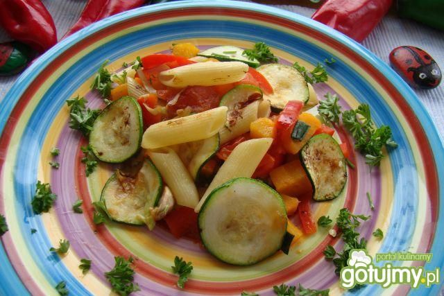 Makaron z warzywami i ziołami Makaron z warzywami i ziołami