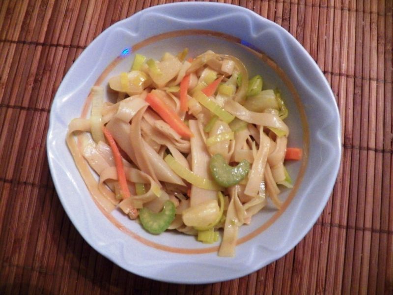 Makaron z warzywami w pięciu smakach  Makaron z warzywami w pięciu smakach