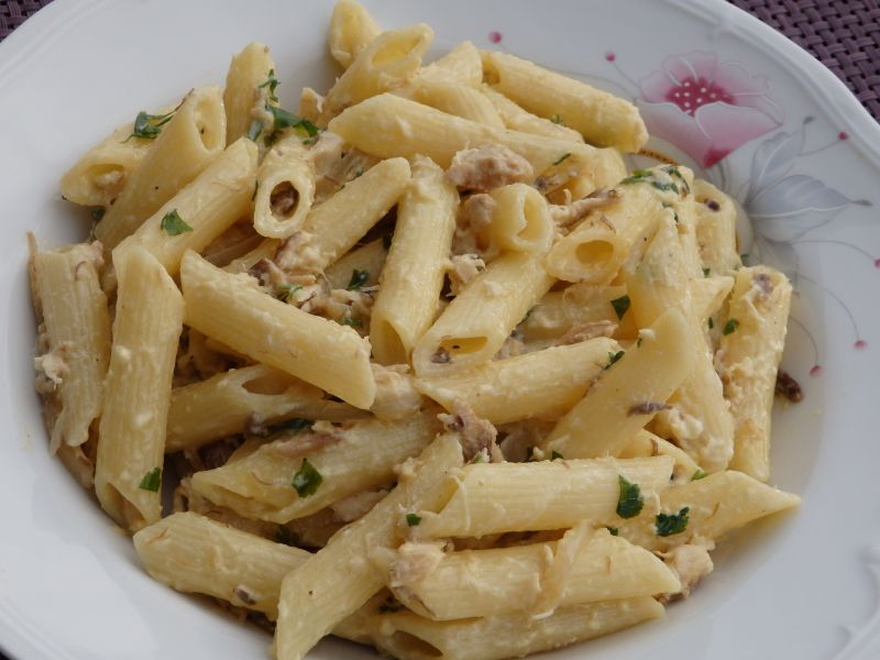 Makaron z wędzoną makrelą Makaron z wędzoną makrelą