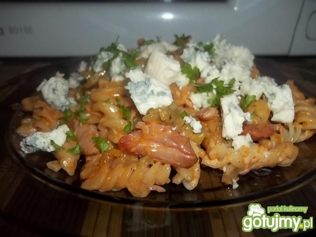 Makaron z wędzonym kurczakiem Makaron z wędzonym kurczakiem