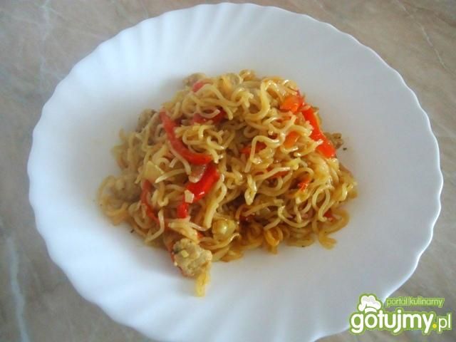 Makaron z wieprzowiną i warzywami