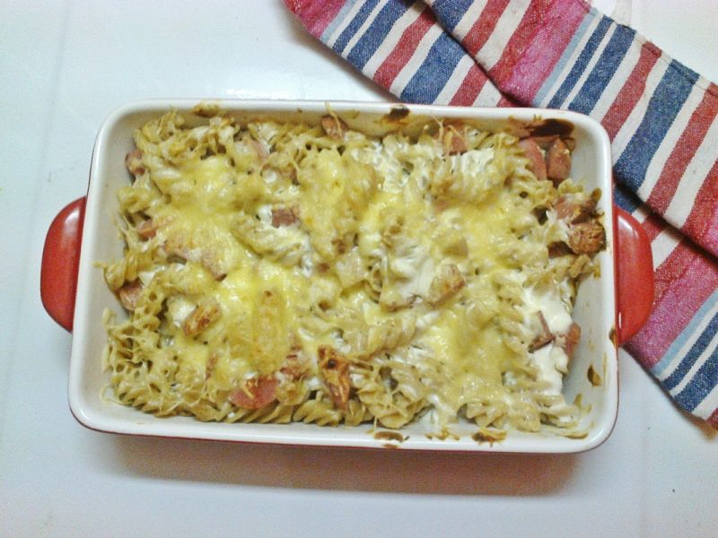 Makaron zapiekany w sosie śmtanowym Makaron zapiekany w sosie śmtanowym