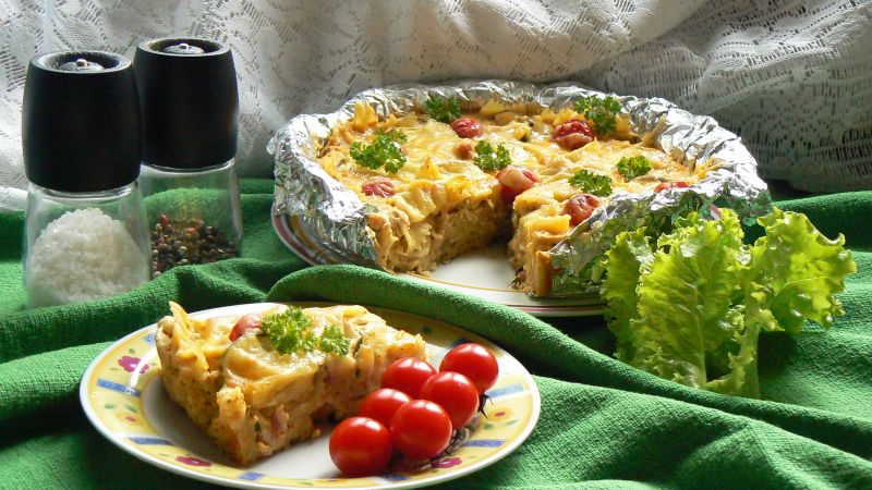 Makaron zapiekany z cukinią, boczkiem i szynką Makaron zapiekany z cukinią, boczkiem i szynką