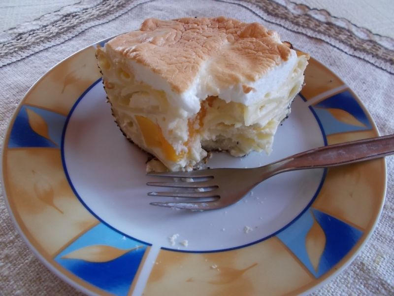 Makaron zapiekany z serem i brzoskwinią