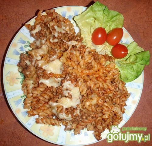 Makaron zapiekany z sosem pomidorowym