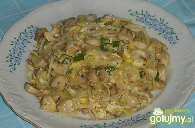 Makaron zasmażany z pieczarkami