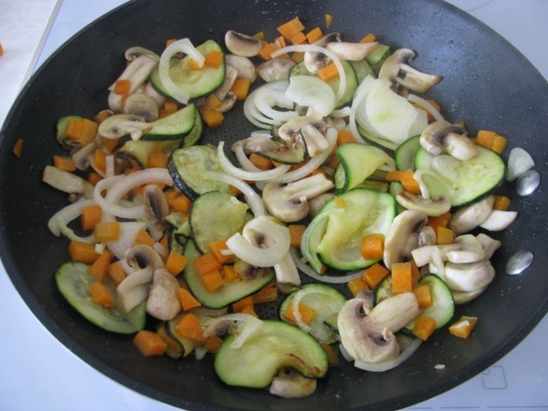 Makaron ze smażonymi warzywami