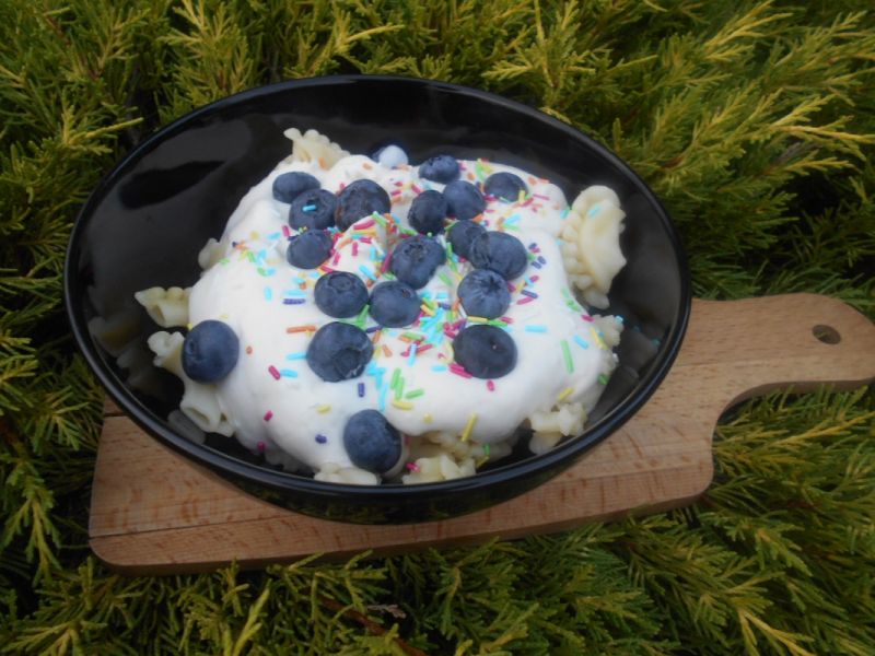 Makaron ze śmietaną i borówkami Makaron ze śmietaną i borówkami