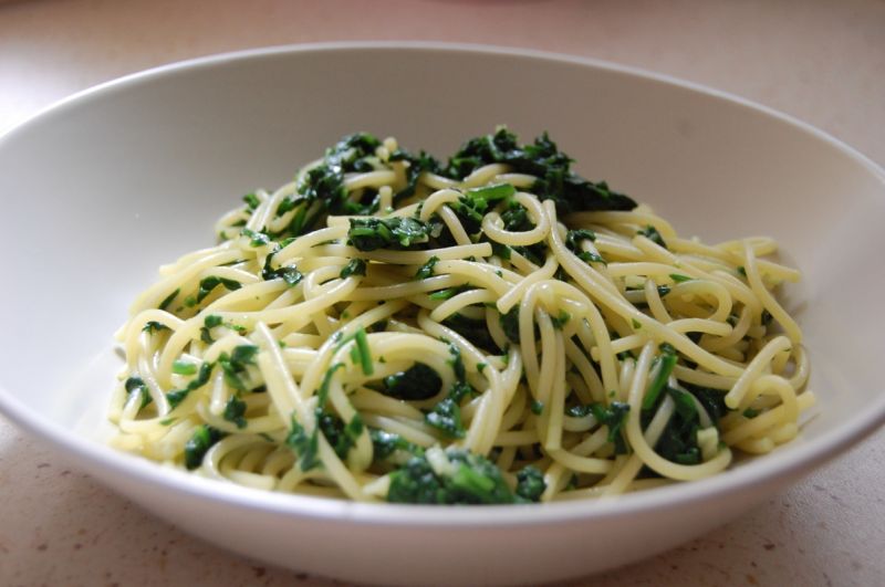 Makaron ze świeżym szpinakiem sauté