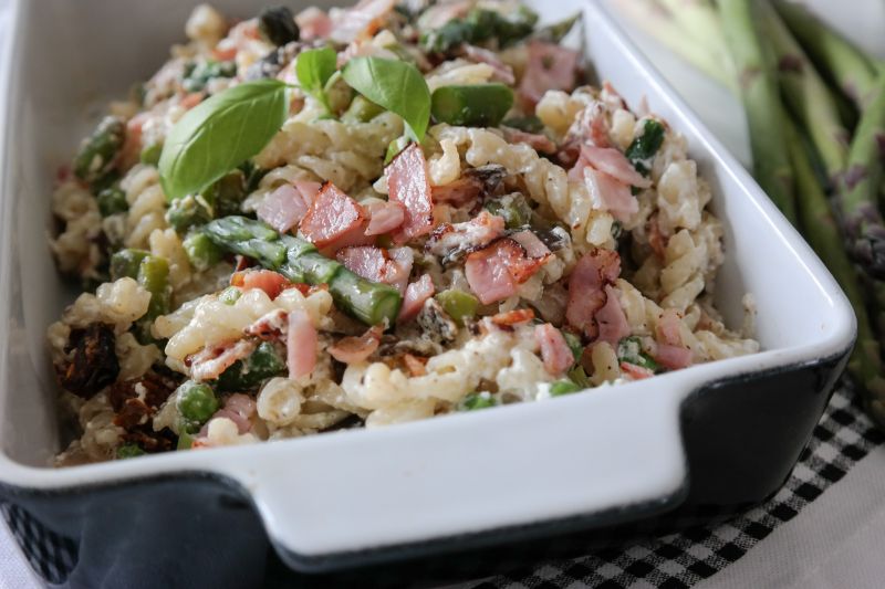 Makaron ze szparagami w sosie śmietanowym 