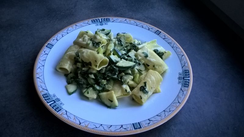 Makaron ze szpinakiem, cukinią i mascarpone