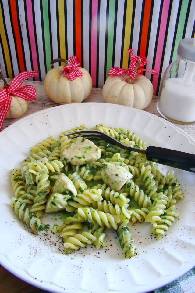 Makaron ze szpinakiem i kurczakiem Makaron ze szpinakiem i kurczakiem