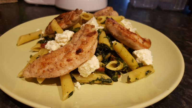 Makaron ze szpinakiem i kurczakiem