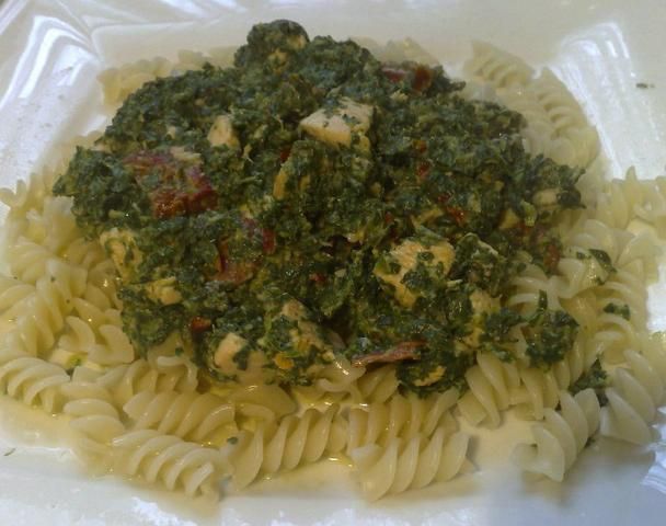 makaron ze szpinakiem i kurczakiem
