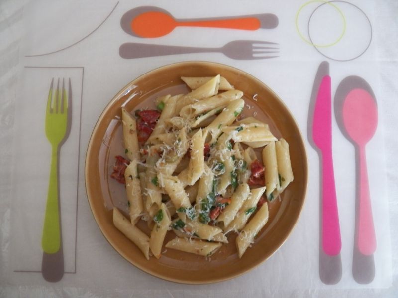 Makaron ze szpinakiem i suszonymi pomidorami  Makaron ze szpinakiem i suszonymi pomidorami