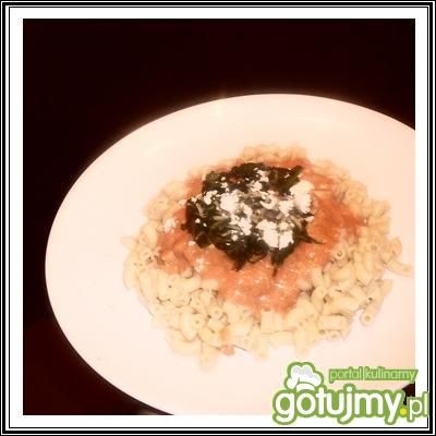 Makaron ze szpinakiem w pomidorowy sosie