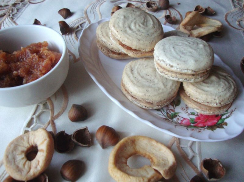 Makaroniki z musem z suszonych jabłek