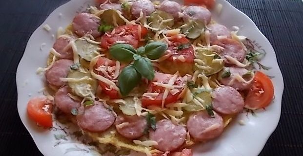 Makaronowa pizza z patelni Makaronowa pizza z patelni