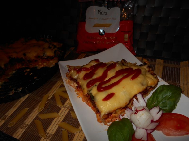 Makaronowa pizza z wieprzowiną