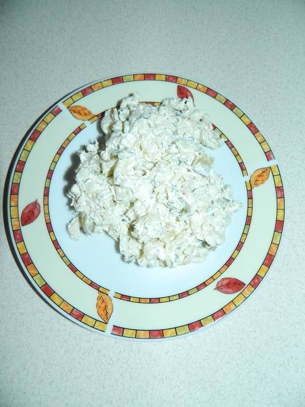 Makaronowa sałatka z fetą i pieczonym kurczakiem